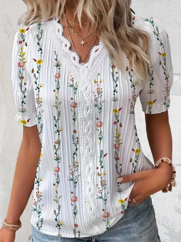 Plus Size Floral Print Lace Detail Blouse, Elegant V Neck Textured Short Sleeve Blouse For Spring & Summer, Women's Plus Size Clothing