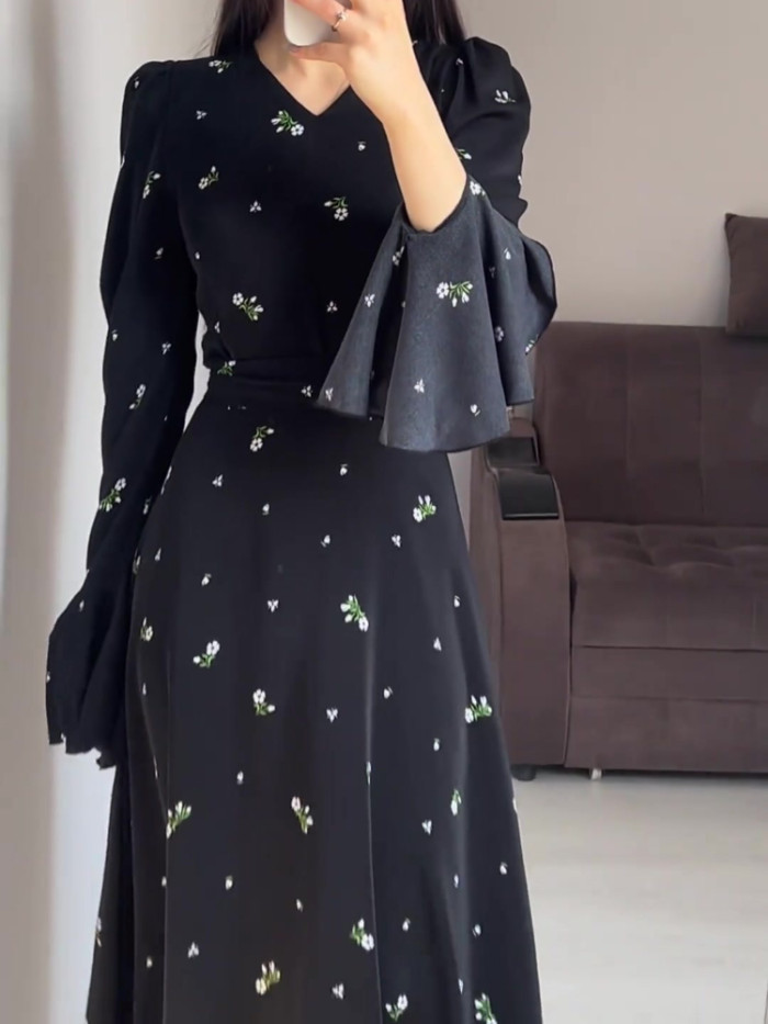 Women's Retro Fashion Printed Lotus Sleeve Sexy V Neck Elegant Belt Dress