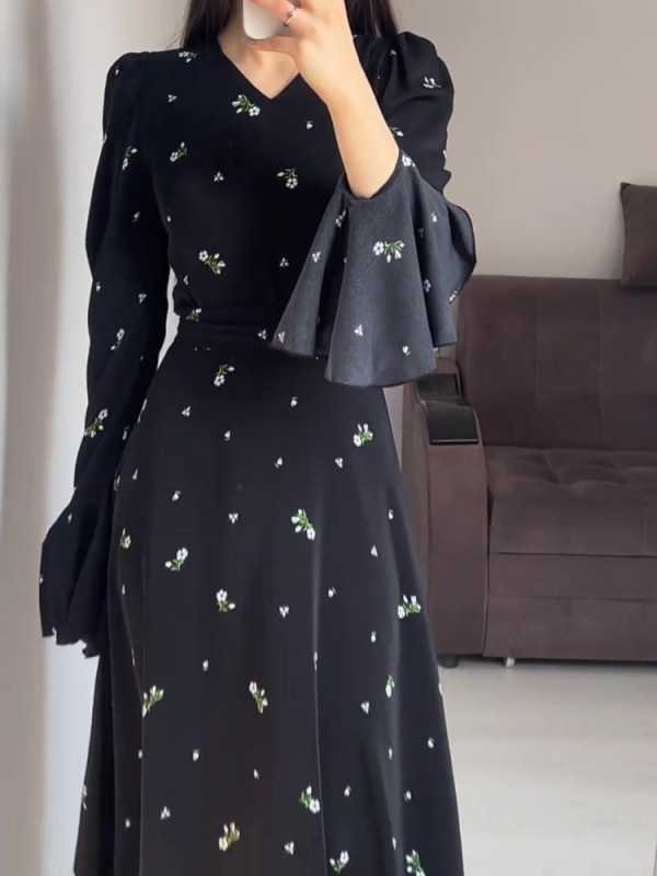 Women's Retro Fashion Printed Lotus Sleeve Sexy V Neck Elegant Belt Dress