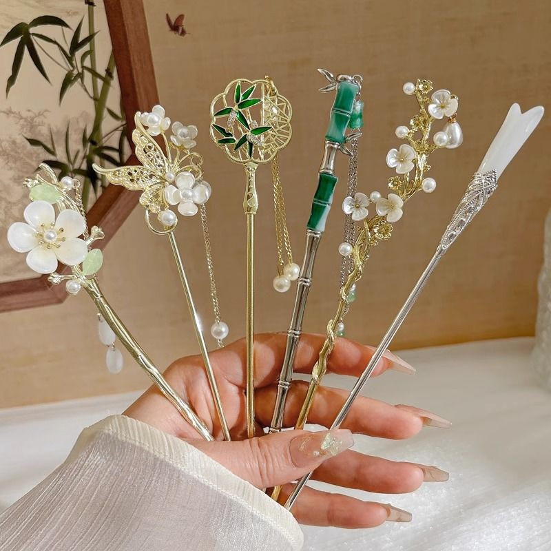 5-Piece Set of Exquisite Golden Hairpins - Traditional Hanfu Hair Sticks with Tassels, Floral, and Jade Embellishments - Vintage Antique Hair Accessories for Women with Elegant Chinese-Style Design