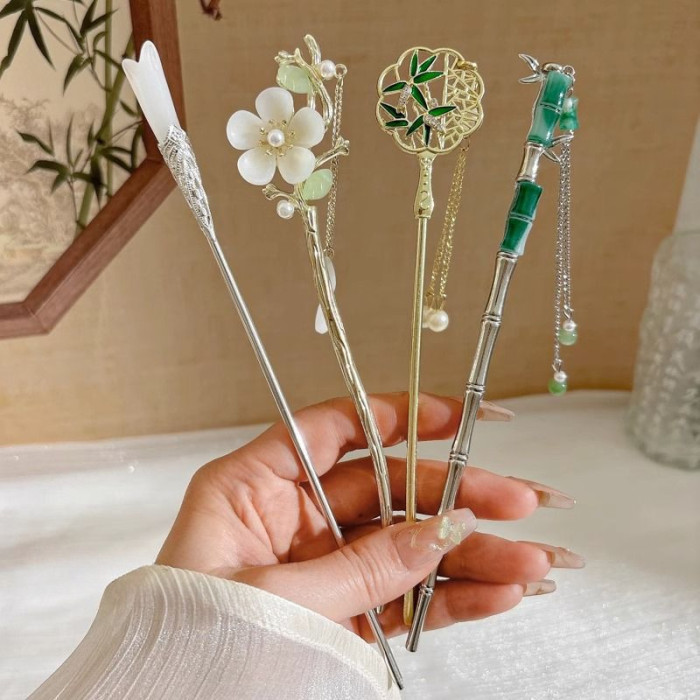 5-Piece Set of Exquisite Golden Hairpins - Traditional Hanfu Hair Sticks with Tassels, Floral, and Jade Embellishments - Vintage Antique Hair Accessories for Women with Elegant Chinese-Style Design
