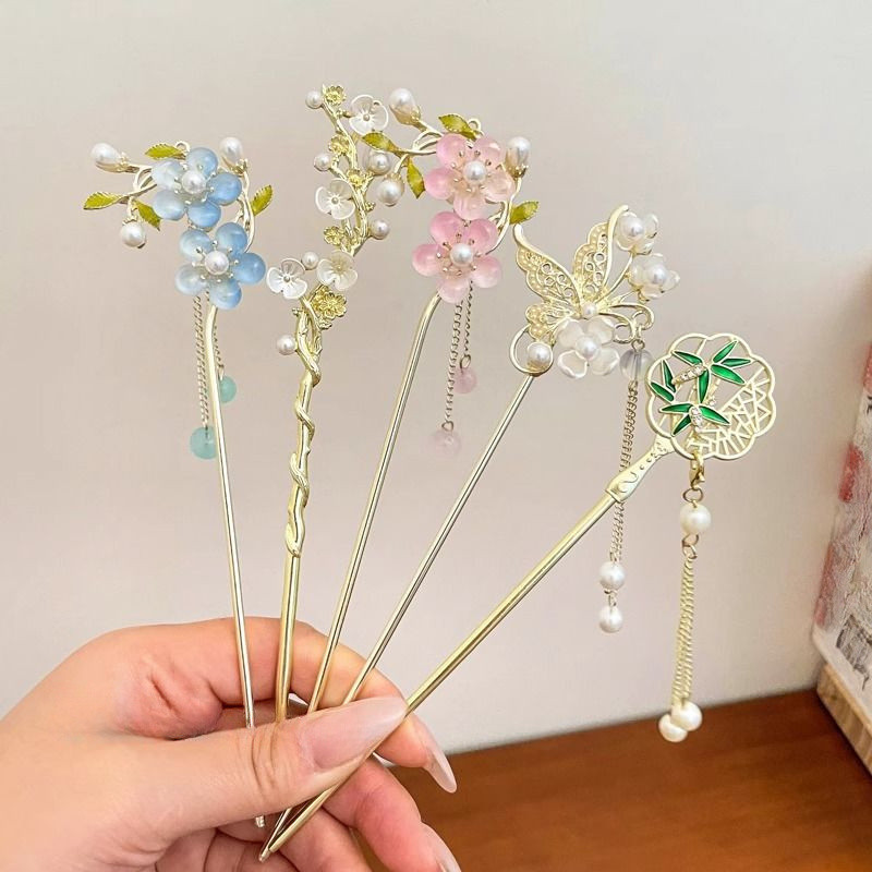 5-Piece Set of Exquisite Golden Hairpins - Traditional Hanfu Hair Sticks with Tassels, Floral, and Jade Embellishments - Vintage Antique Hair Accessories for Women with Elegant Chinese-Style Design