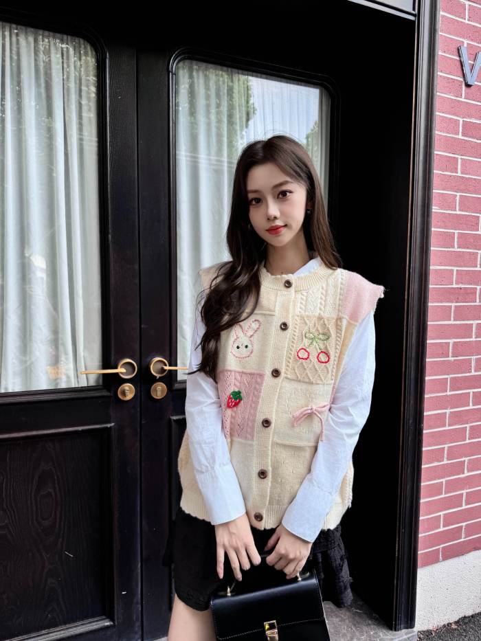 Strawberry Pattern Crew Neck Vest, Cute Color Block Button Front Scallop Trim Sweater Vest, Women's Clothing