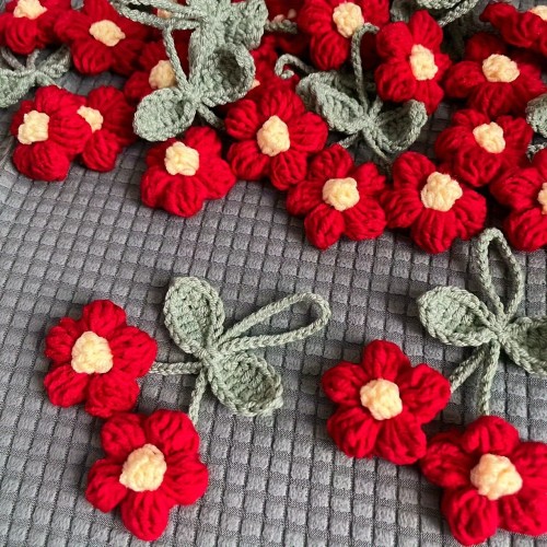 Handcrafted Crochet Flower Pendant with Adjustable Leaf Charm - Versatile Cotton Yarn Accessory for Car Decor, Keychain & Bag Embellishment | DIY Craft Supplies in Ivory\u002FPurple\u002FRed
