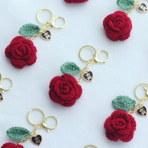 Handcrafted Crochet Red Rose Keychain with Green Leaf and Heart-Shaped Bear Charm - Fabric Floral Keyring for Backpack, Car Key Decoration - Ideal for Wedding, Bridal Shower, Birthday, Anniversary, Graduation Gifts - Suitable for Christmas, Thanksgiving, New Year, Valentine's Day, Mother's Day - For Ages 14+