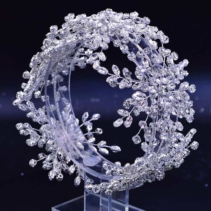 1pc Bohemian Vintage Bridal Headband - Polyresin Rhinestone Hair Accessory, Baroque Style Queen Tiara, Synthetic Wedding Hairpiece, Single Piece, Ideal for Valentine'S Day Festivities