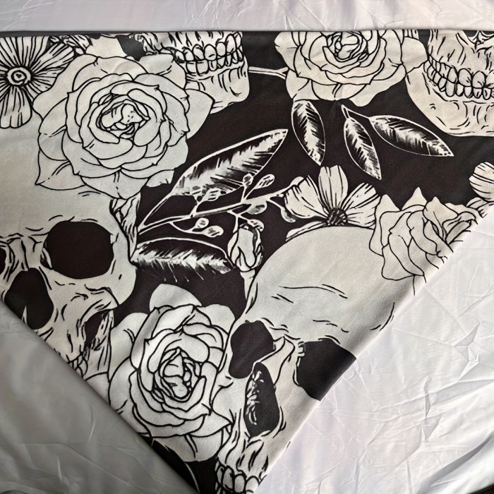 Cozy Wrap, Chic Triangle Neck Scarf for Women - Elegant Floral Print, Soft Polyester, Perfect for Casual Outings & Wind Protection