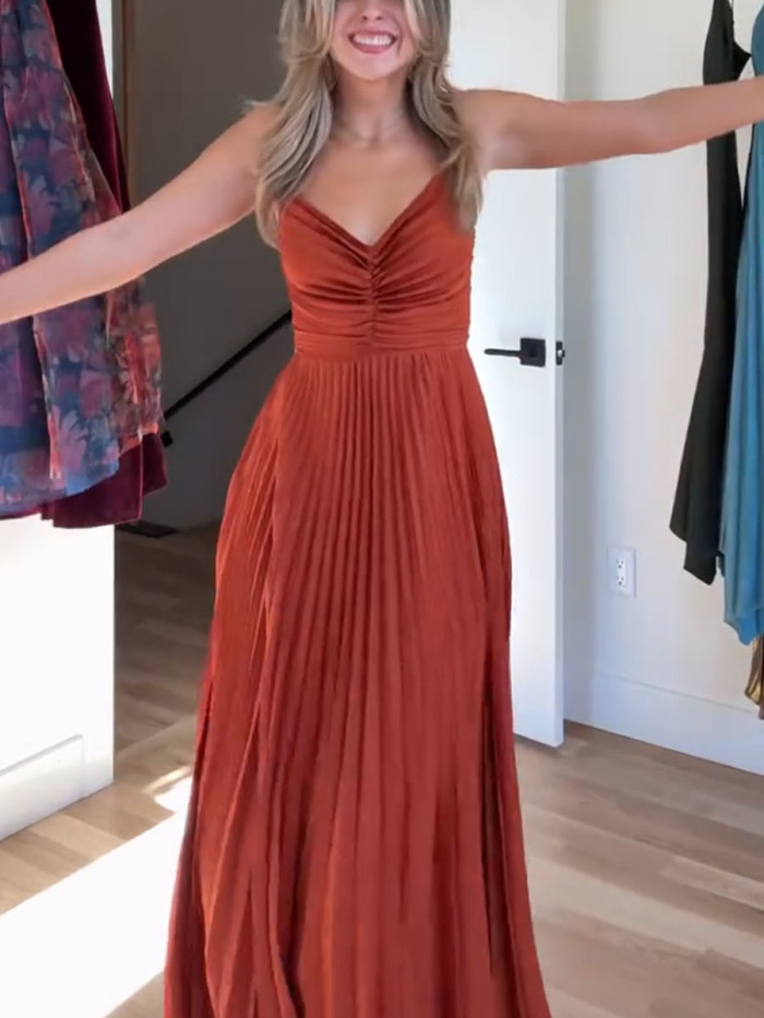 Exquisite V-neck pleated party dress