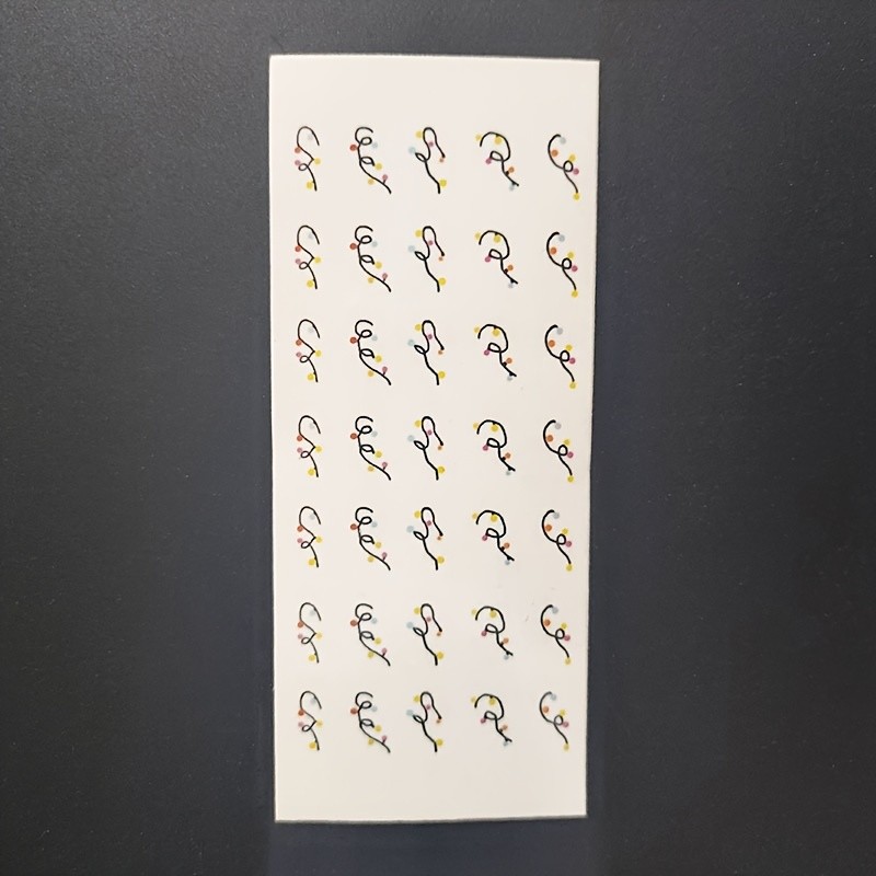 1 Set Glow-in-the-Dark Christmas String Lights Nail Decals, Fantasy Geometric Pattern, Matte Finish, Reusable, Self-Adhesive, Plastic Surface, Sparkling Nail Art Stickers for DIY Manicure