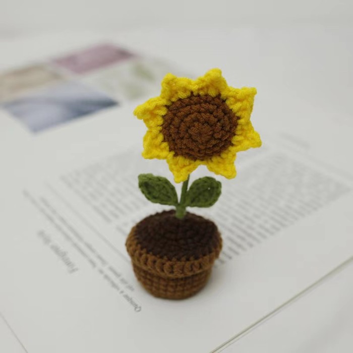 Pure Handmade Finished Potted Flower Ornaments, Woolen Weaving Creative Toys, Artificial Flowers, Crochet Bouquets, Sunflowers, Love Ornaments, Gifts