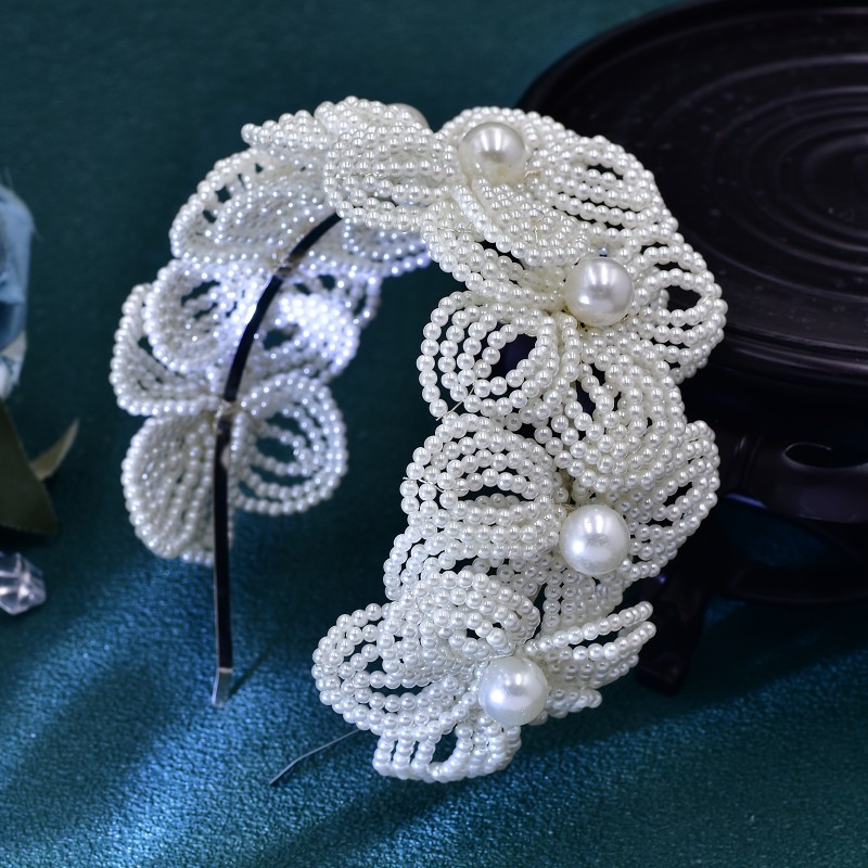 Elegant Hand-Woven Pearl & Beaded Flower Headwear - Vintage Bohemian Style White Floral Hair Accessory for Bridesmaids, Weddings, and Formal Events
