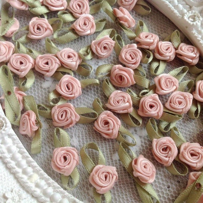 100pcs Handmade Ribbon Flower DIY Polyester Small Flower Rose Three-dimensional Flower Cloth Stickers Clothing Headwear Lingerie Sewing Accessories