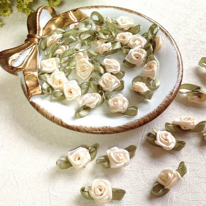100pcs Handmade Ribbon Flower DIY Polyester Small Flower Rose Three-dimensional Flower Cloth Stickers Clothing Headwear Lingerie Sewing Accessories