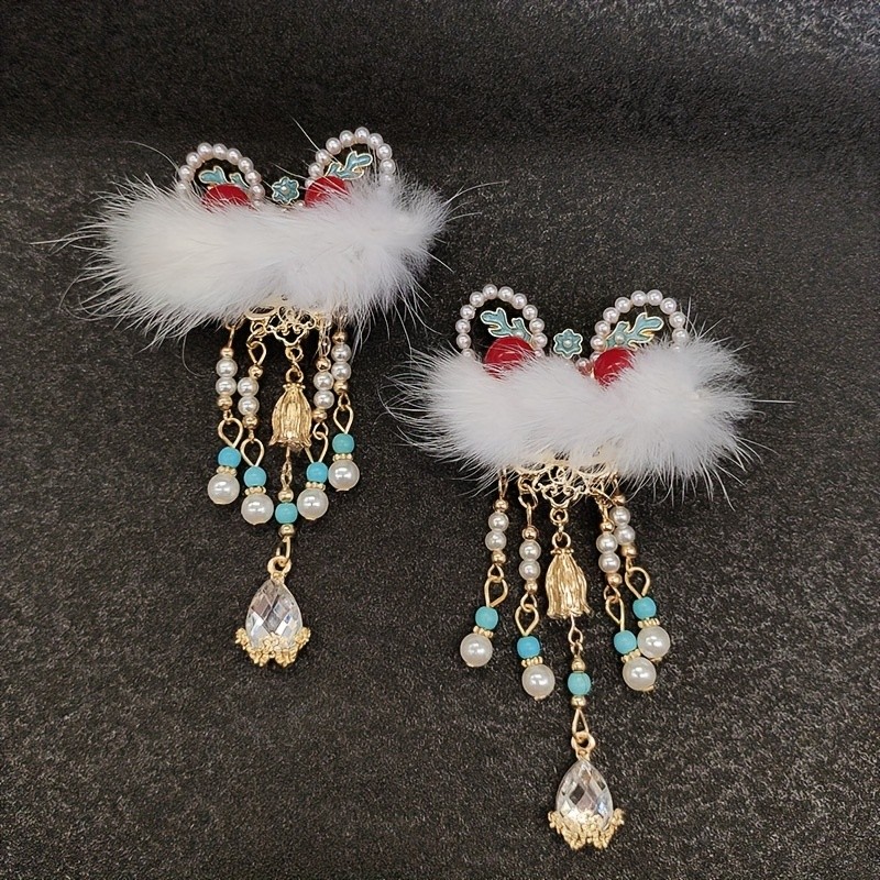A Classic Lion Dance Plush Tassel Hairpin with Vintage Diamond Embellishments, Perfect for The New Year, Featuring a Duckbill Clip.