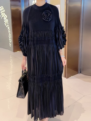 1pc Elegant 3D Floral Embroidery Dress 1pc Elegant Plus Size Long Dress with 3D Floral Embroidery, Polyester Round Neck A-Line Ruffle Dress, High Stretchability, Solid Color, All Seasons, Casual Outing Style, No Padded, Pullover Design, 100g\u002Fm² Lining Weight