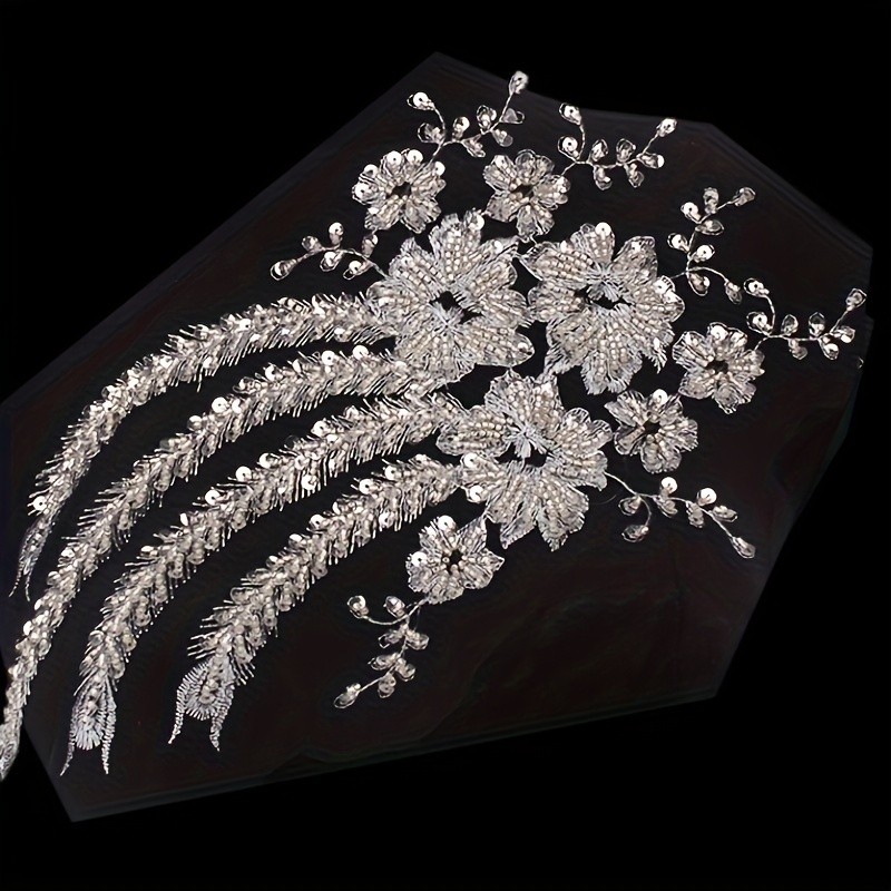 Three-dimensional Embroidered Flowers Collar Embroidered Sequins, Beads, And Fabric Patches On The Collar Of Clothing, With Three-dimensional Embroidered Flowers, Suitable For Wedding Dresses And Formal Wear.
