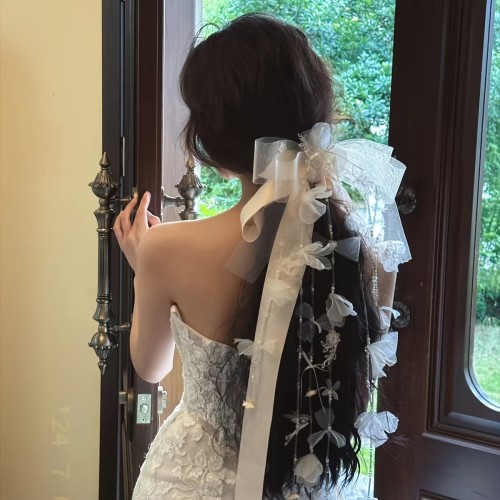 Elegant Bridal Tulle Bow Hair Accessory with Lace Flowers and Pearl Accents, Yarn Wedding Headpiece for Brides, Fairy Tale Style No-Feather Hair Clip for Special Occasions