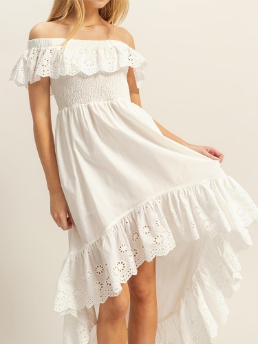 A Solid Color Off-Shoulder Dress for Women, Featuring Lace Trim, a Cinched Waist, And an Elegant, Stylish Irregular Design.