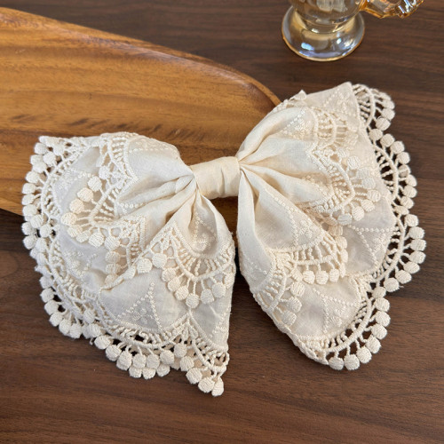 Elegant White Lace Hair Clip - Vintage Floral Patterns, Cute Bow Design for Chic Half-Up Hairstyles