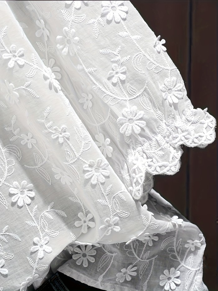 Women'S Chic Lace-Trimmed  Floral Embroidery Short Sleeve Round Neck Blouses