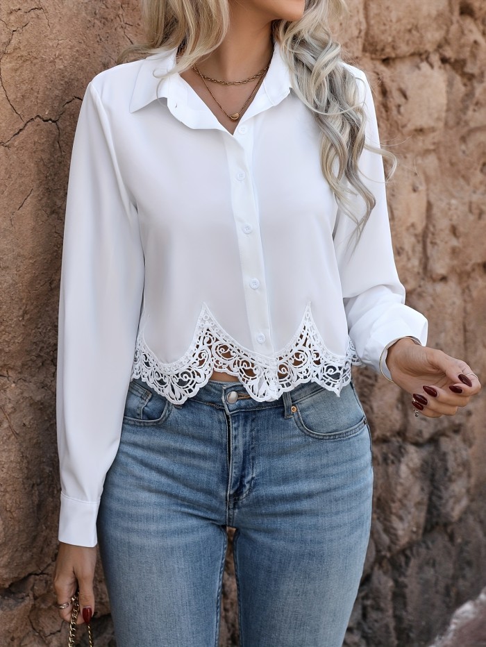 Shirt with a Buttoned Hem And Textured Lace Trim