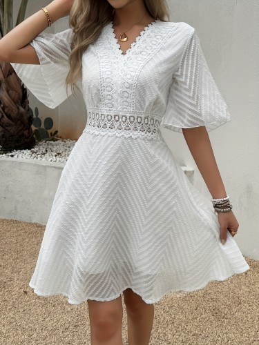 Women's Elegant V-Neck Laser Cutout Lace Splicing Graduation Short Sleeveless Dress