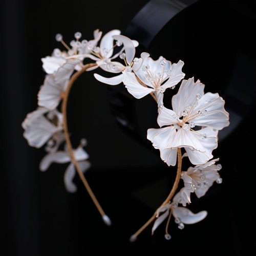 1pc Elegant Bohemian Flower Headband for Brides – Handcrafted Wedding Hair Accessory with Sparkling and Accents, Perfect for Bridal or Formal Events