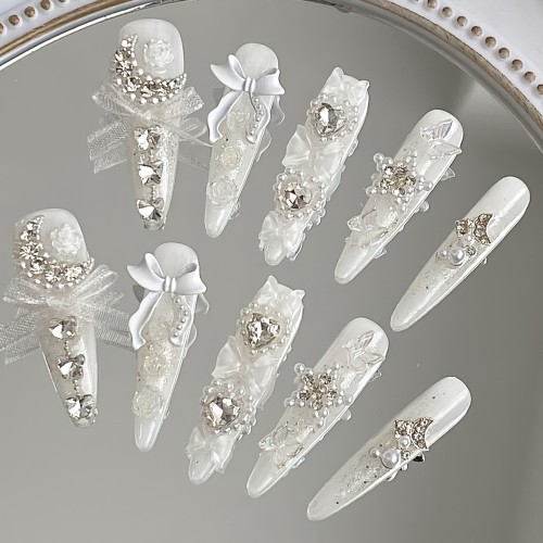 1 Pair Handcrafted Teardrop Matte White Nails with Floral Patterns and Rhinestone Accents, Long Fair Tone Bridal Nail Set for Autumn and Winter