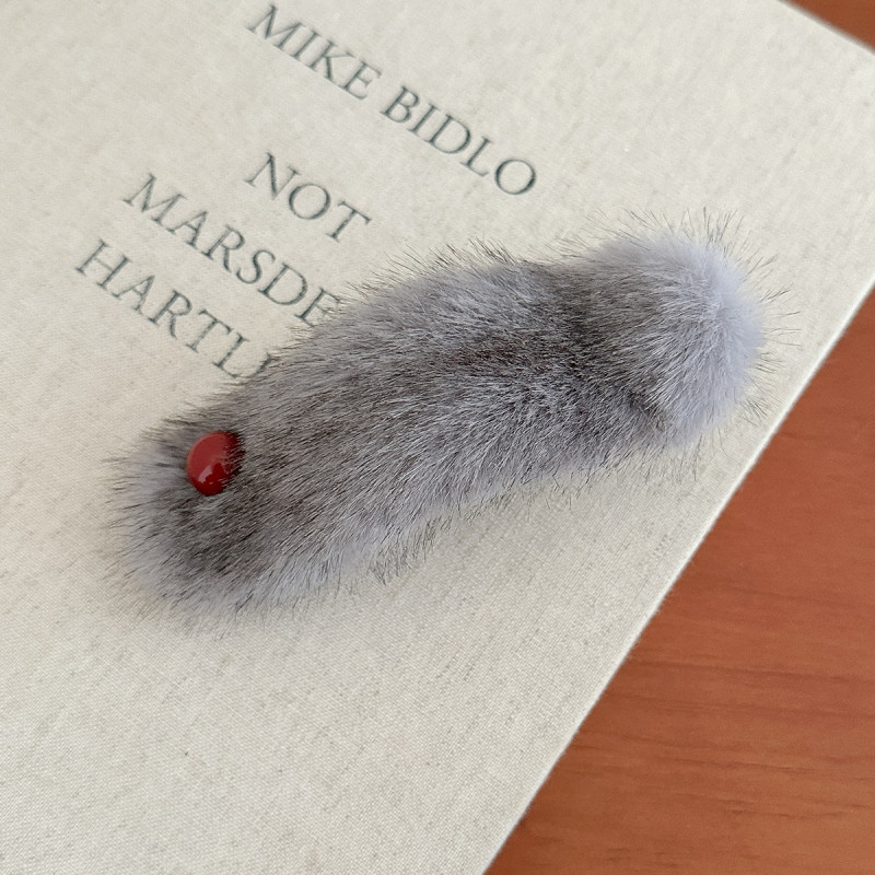 Large Duckbill Hair Clip - Sweet One-Piece Barrettes with Ankara Red Accent & White Fur-Like Texture, Secure Hold for Updos, Buns, Braids - Elegant Hair Accessory for Women, Casual & Formal Events (Single)