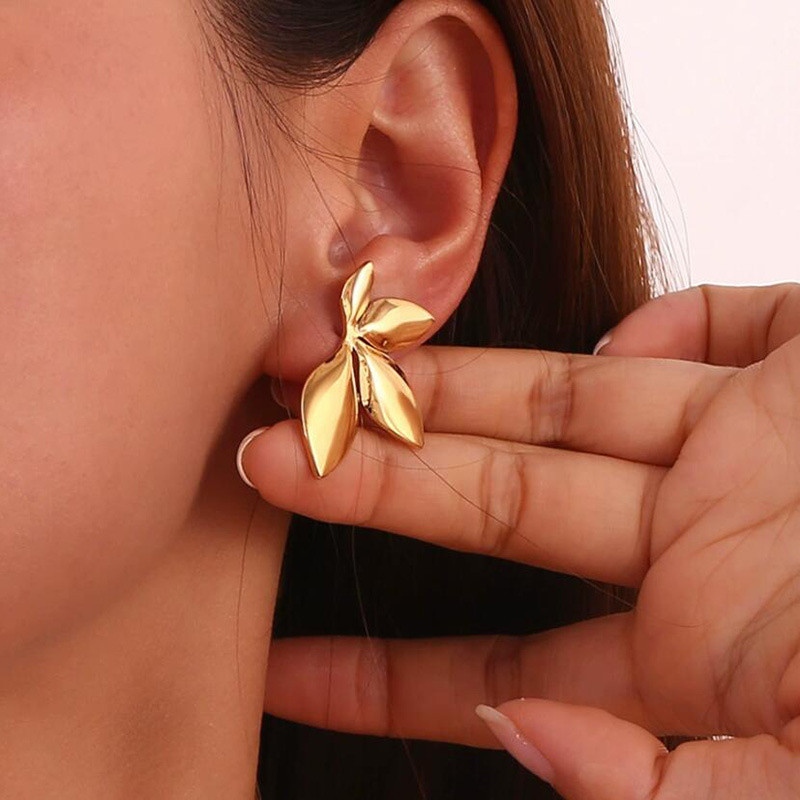 Golden Metal Leaves Post Earrings for Women Trendy New Styles Simple Fashion Jewelry Wholesale Accessories Drop Shipping Gifts