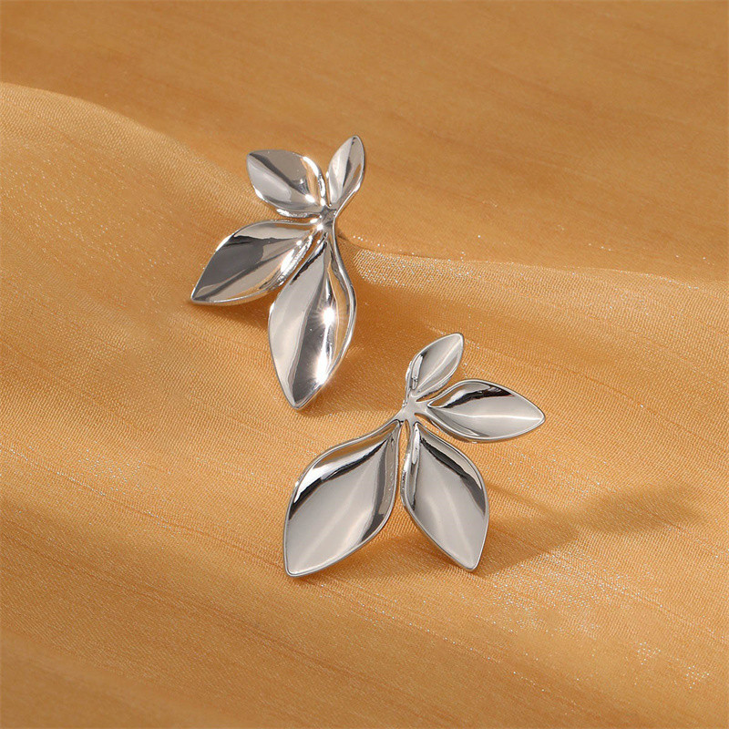 Golden Metal Leaves Post Earrings for Women Trendy New Styles Simple Fashion Jewelry Wholesale Accessories Drop Shipping Gifts