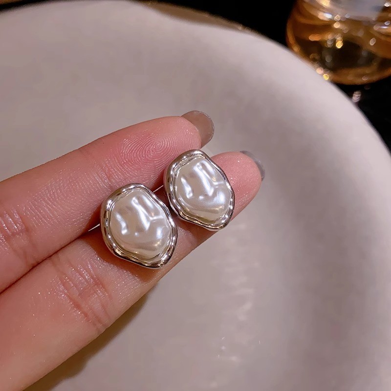 Elegent Geometric Irregular Round Metal Pearl Earrings for Women Minimalist Style Personality Earrings Jewelry Gift