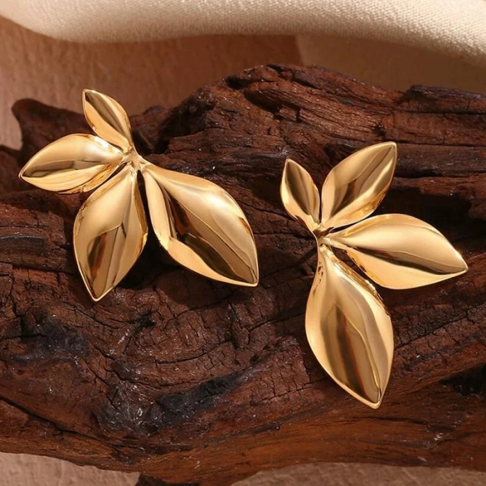 Golden Metal Leaves Post Earrings for Women Trendy New Styles Simple Fashion Jewelry Wholesale Accessories Drop Shipping Gifts