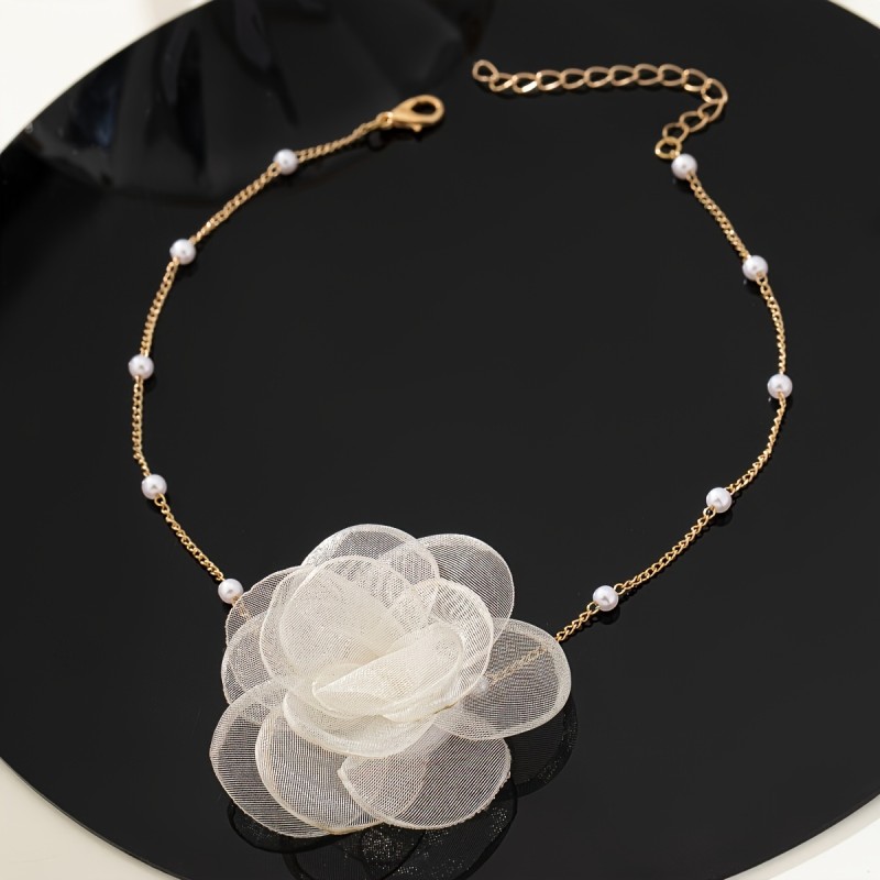 A Delicate And Elegant Sweet Faux Pearl Chain with Gauze Flower Neck Decoration