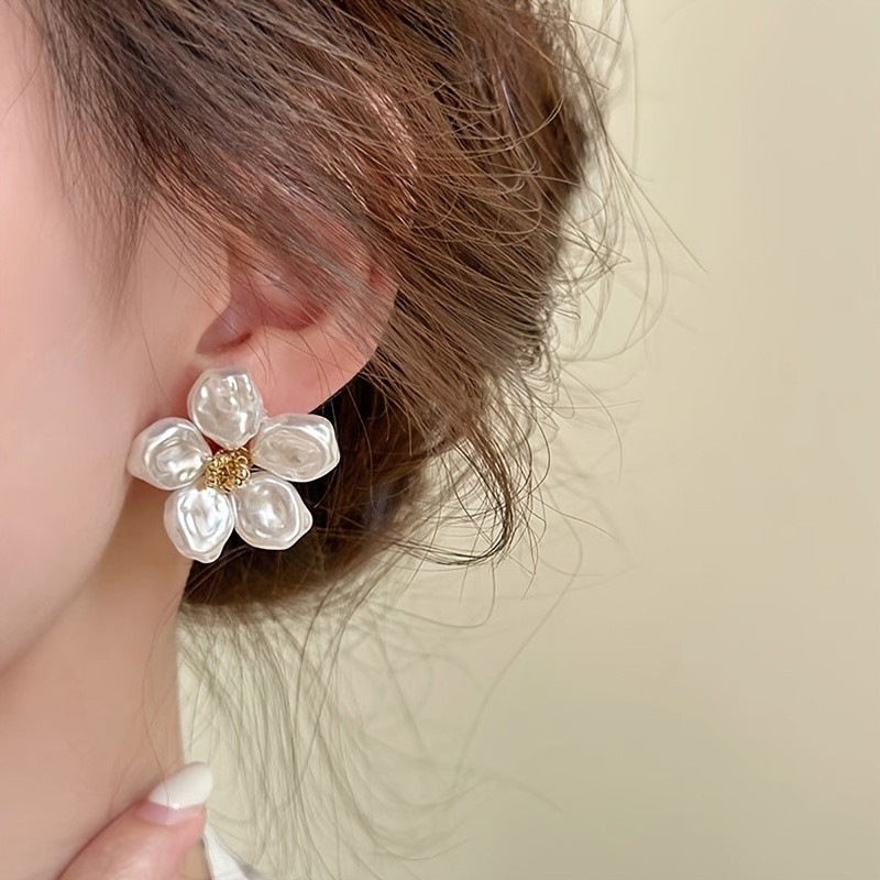 Simple Yet Beautiful Design, Vintage and Luxurious Baroque Flower Faux Pearl Earrings, Perfect for Spring\u002FSummer Parties and Weddings, Elegant and Fashionable with Silvery Needle for Sensitive Ears, Suitable for Women's Daily Wear