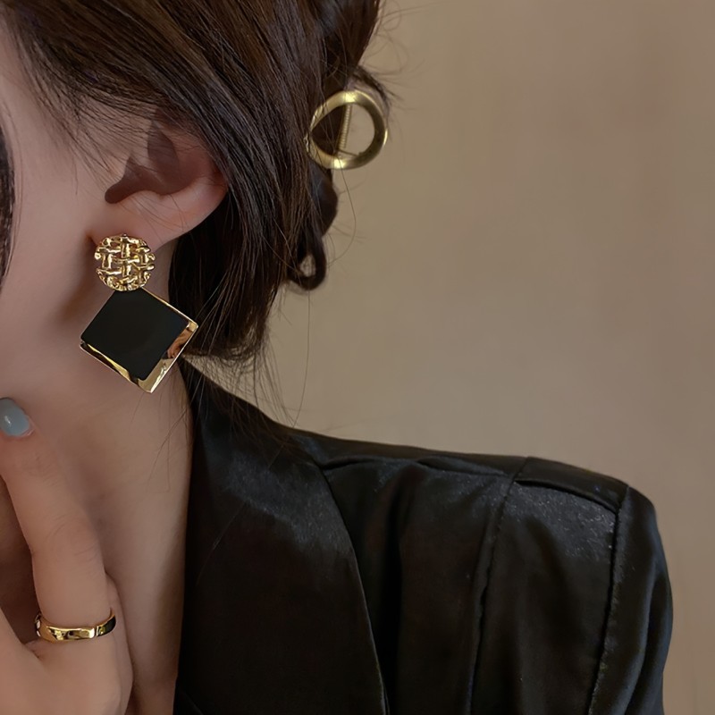 For Parties 1 Pair of Elegant Vintage-Inspired Geometric Square Women'S Earrings - Golden-Tone Copper, Luxurious Design for Parties & Casual Attire, All-Season Versatile Jewelry, Party Accessories | Vintageinspired Earrings | Goldentone Finish, Earrings for Women