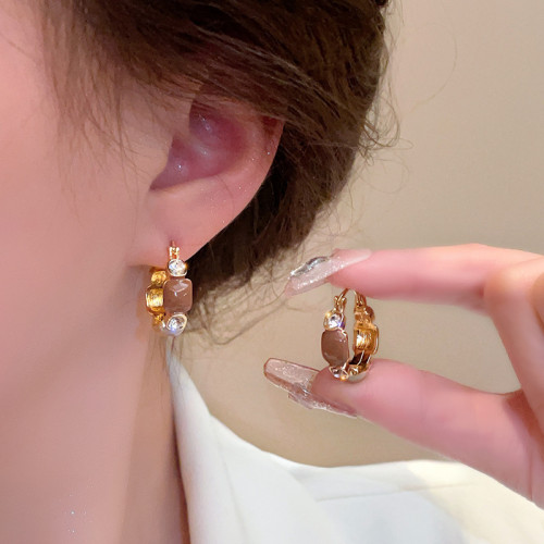 Hollow Geometric Retro High-End Drop Earrings ✨