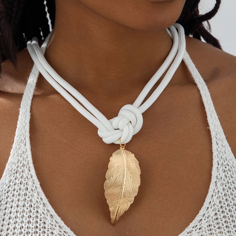 🍂 Vintage Metal Hollow Leaf Flower Pendant Necklace Geometric Hand-Knotted Choker For Women Party Banquet Ideal Gift