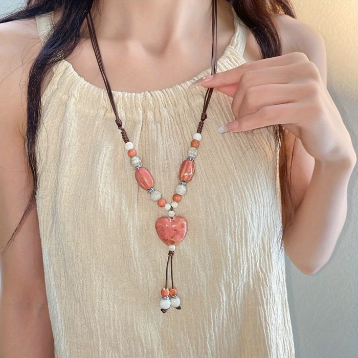 A Vintage Elegant Ethnic Holiday-Style Ceramic Heart-Shaped Oval Bead Pendant Necklace