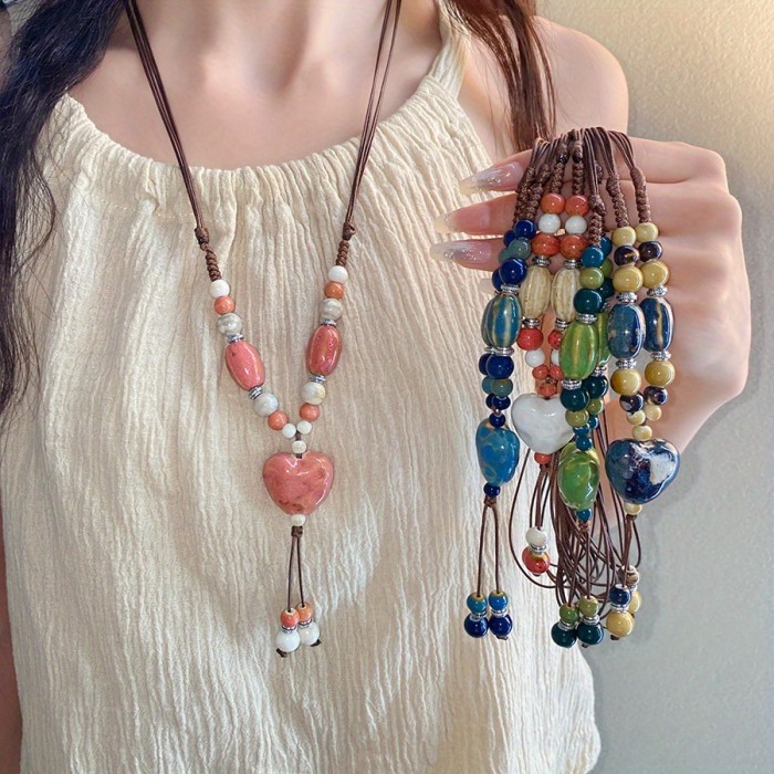 A Vintage Elegant Ethnic Holiday-Style Ceramic Heart-Shaped Oval Bead Pendant Necklace