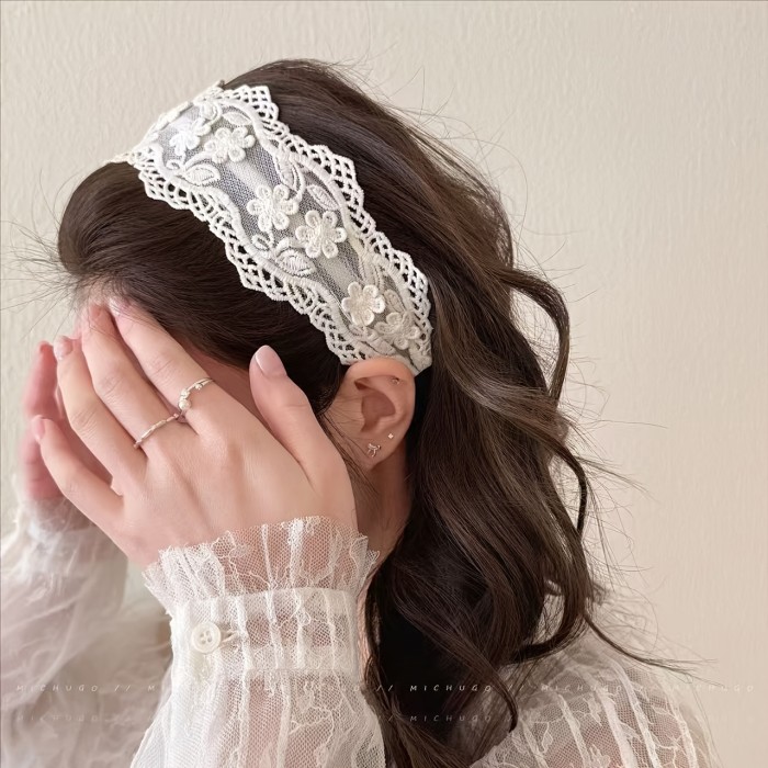 2pcs French-Style Wide-Brim Lace Headbands Suitable for Vintage Hair, Black & Embroidered Flower Bands for Daily Commute, Wedding, Valentine' Day, Braids, Ponytails - Retro Hair