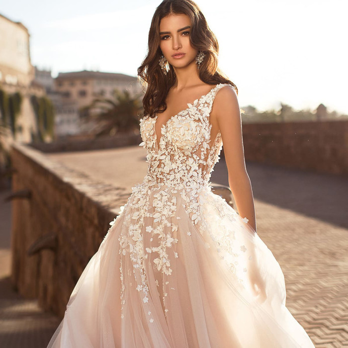 Women's Sexy Lace Sleeveless Deep V Neck Elegant Wedding Dress