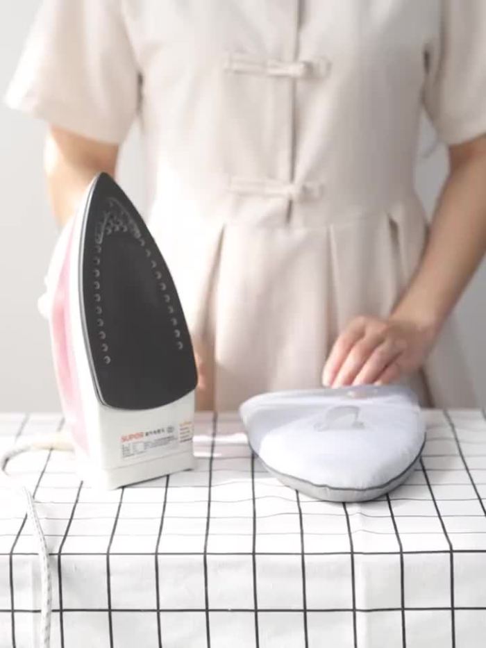 1pc Mini Handheld Ironing Board, Hanging Ironing Machine Gloves, Portable Small Ironing Clothes Board, Household Ironing