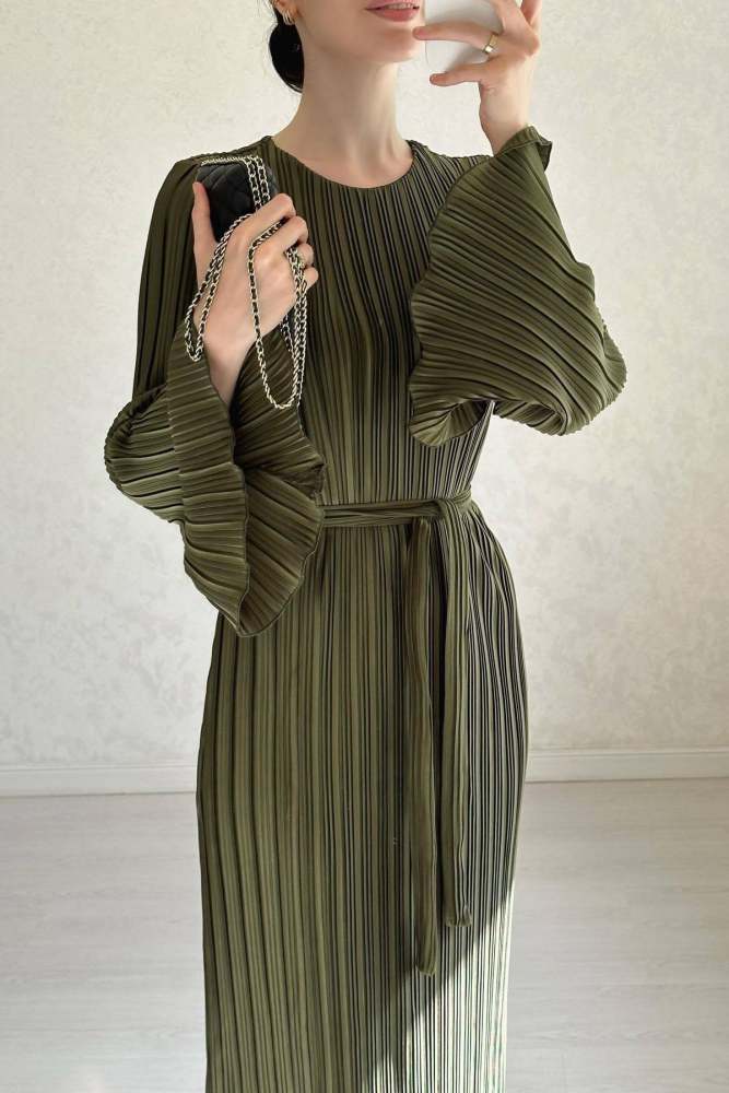 Elegant Pleated Trumpet Sleeve Midi Dress