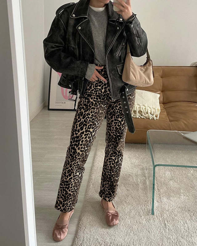 Retro leopard print slim fit pants