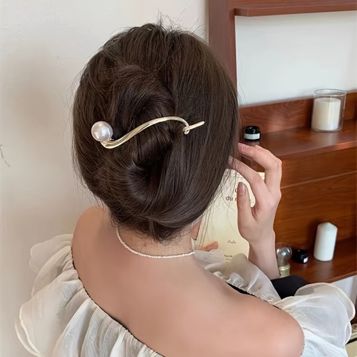 Elegant Pearl Hair Claw Clip for Women, Large Metal Bun Holder with Color-Matching Design, Fashionable Frog Buckle Duckbill Grip for Upswept Hairstyles, Suitable for Ages 14+, Single Piece