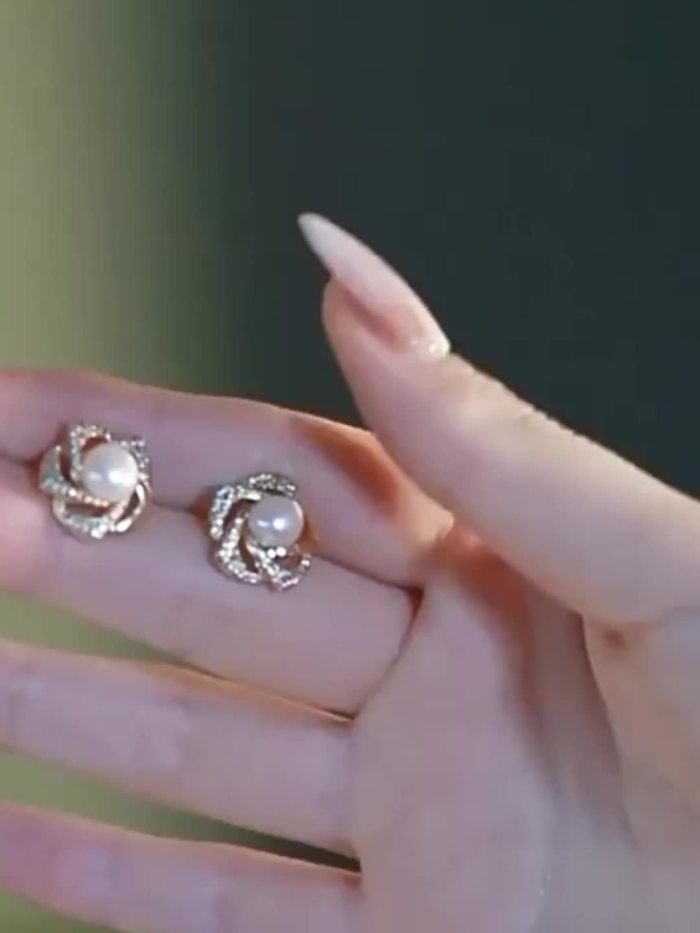 Exquisite Hollow Flower Design Stud Earrings Zinc Alloy Jewelry Embellished With Imitation Pearl Vintage Elegant Style Female Gift