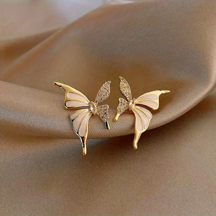 Elegant and Luxurious Charming Butterfly Stud Earrings - Vintage Style Design, Ideal Fashion Accessory for Everyday Wear and Any Occasion Perfect Gift for Beautiful Women Christmas Halloween Gift