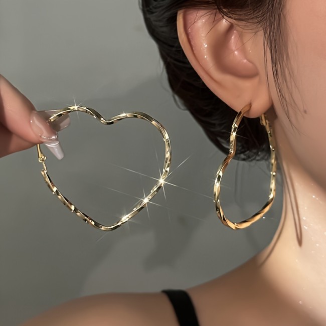 1 Pair Elegant Minimalist Style Heart-Shaped Earrings, Golden Tone Dangle Ear Accessories For Women, Fashionable Statement Jewelry