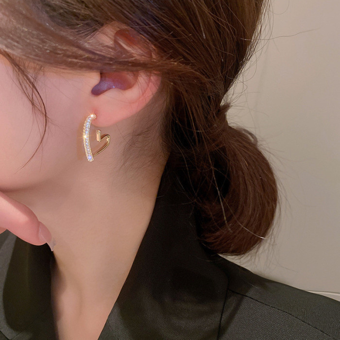 Tiny Irregular Heart Design Hoop Earrings Alloy 18K Gold Plated  Jewelry Rhinestones Inlaid Vintage Elegant Style Dating Earrings